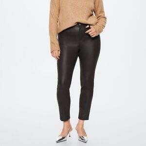 Coated, skinny, cropped, mis waist jeans.